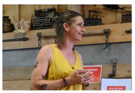 Stephanie Tschopp lachend